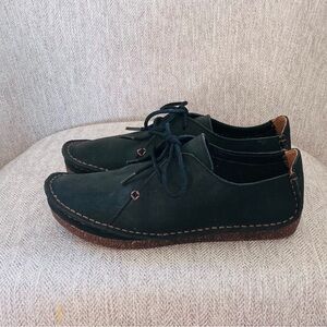 Clarks Black Leather Wide Toe Box  Shoes